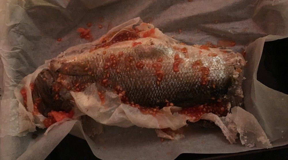 בר ים עם עגבניה סחוטה