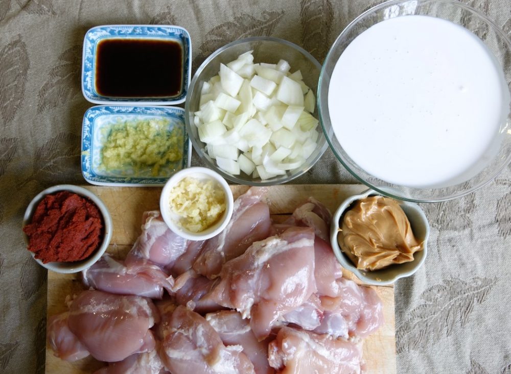 מצרכים לעוף בקארי אדום