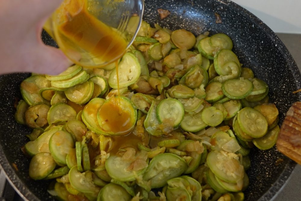 מוסיפים שמן כורכום