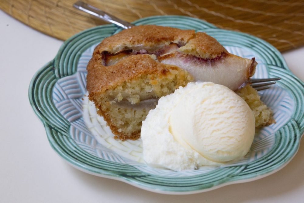 עוגה עם גלידה