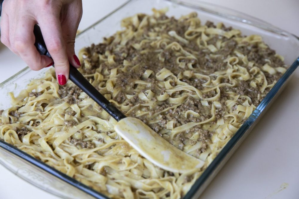 מריחת בשר על פסטה